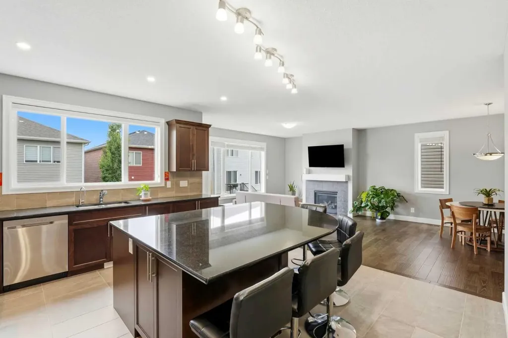 733 Windrow Manor SW Airdrie AB T4B 5H6
