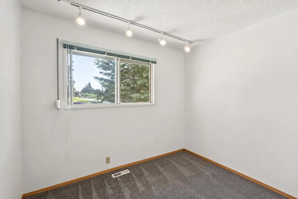 4819 Rundlewood Drive NE Calgary AB T1Y 1B2