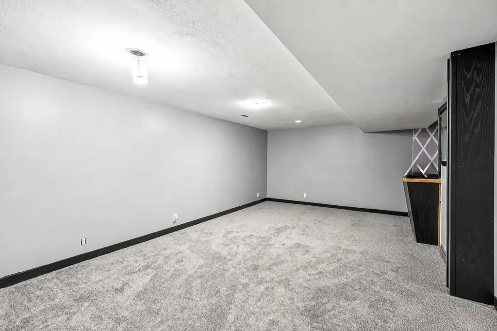 4819 Rundlewood Drive NE Calgary AB T1Y 1B2