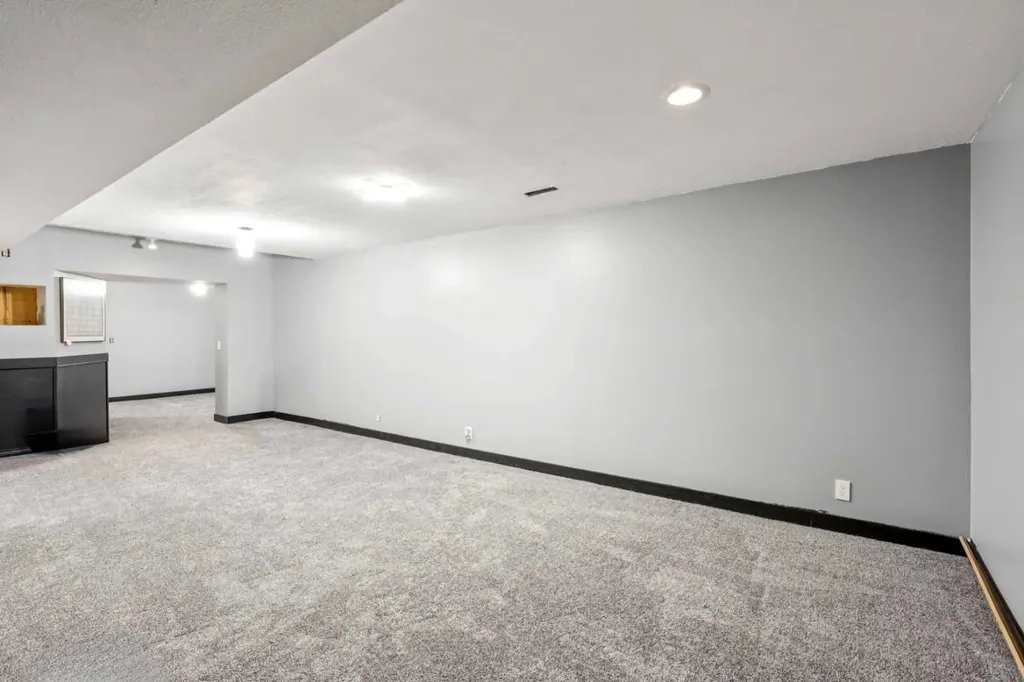4819 Rundlewood Drive NE Calgary AB T1Y 1B2