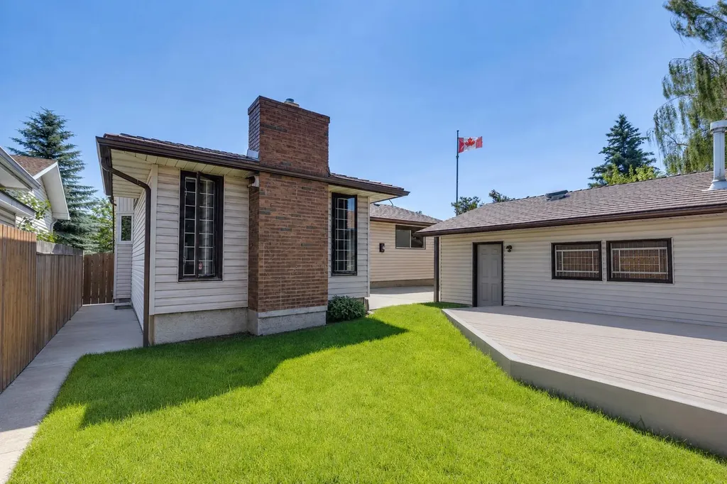 4819 Rundlewood Drive NE Calgary AB T1Y 1B2