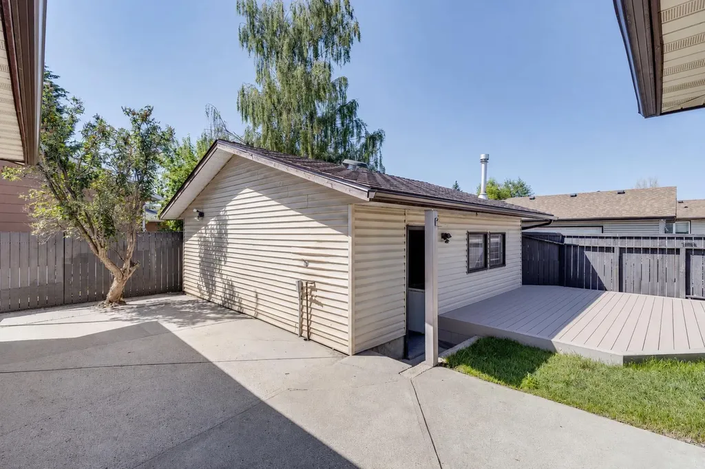 4819 Rundlewood Drive NE Calgary AB T1Y 1B2