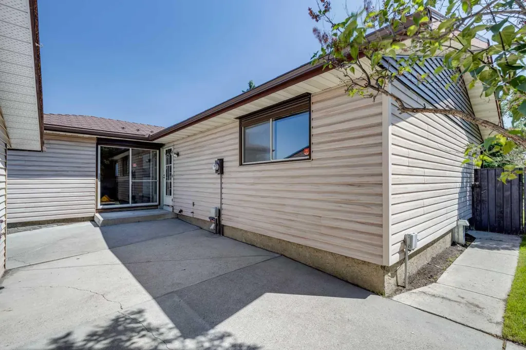 4819 Rundlewood Drive NE Calgary AB T1Y 1B2