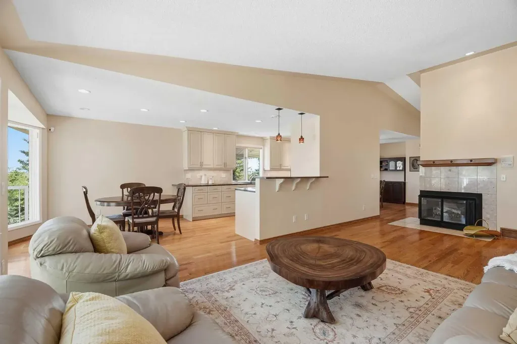 135 Shawnee Rise SW Calgary AB T2Y 2S3