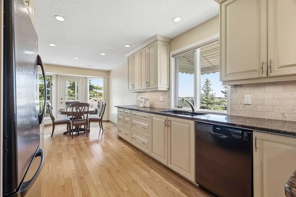 135 Shawnee Rise SW Calgary AB T2Y 2S3