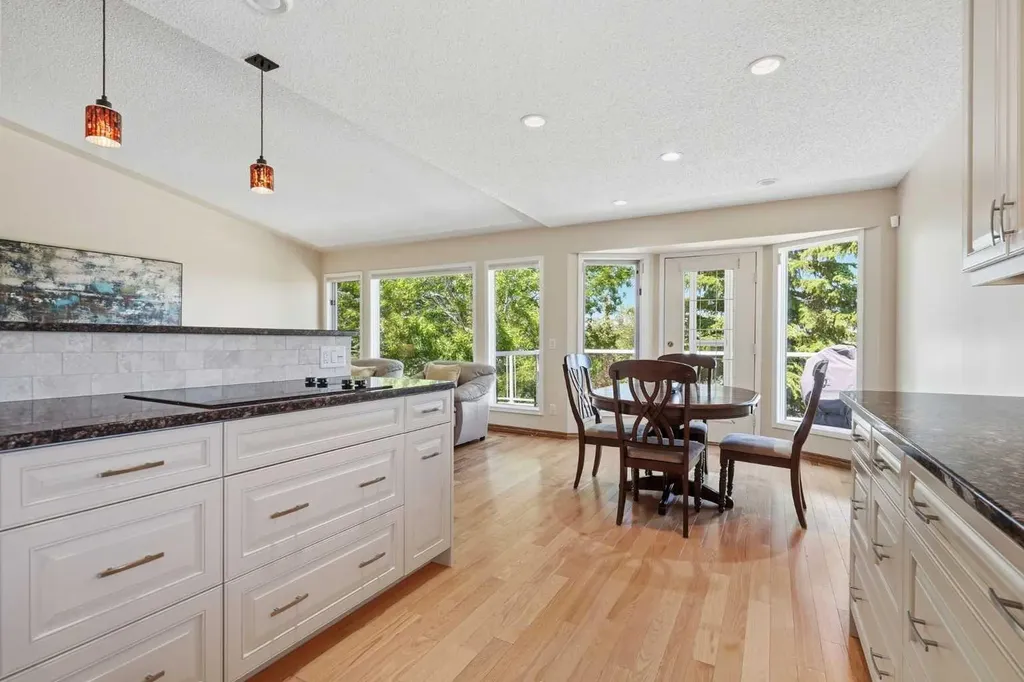 135 Shawnee Rise SW Calgary AB T2Y 2S3