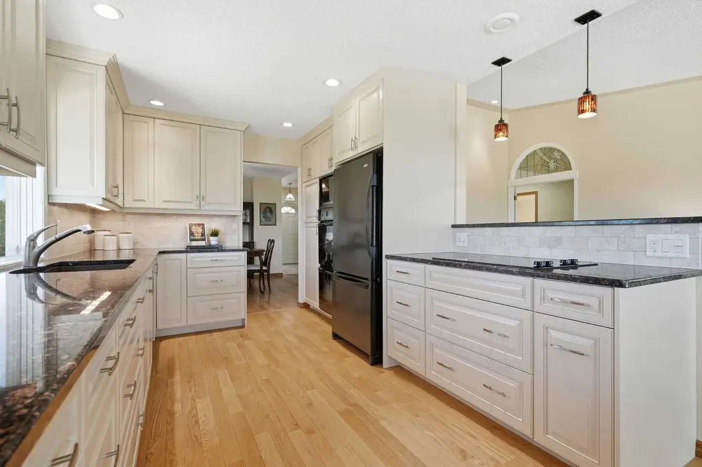 135 Shawnee Rise SW Calgary AB T2Y 2S3