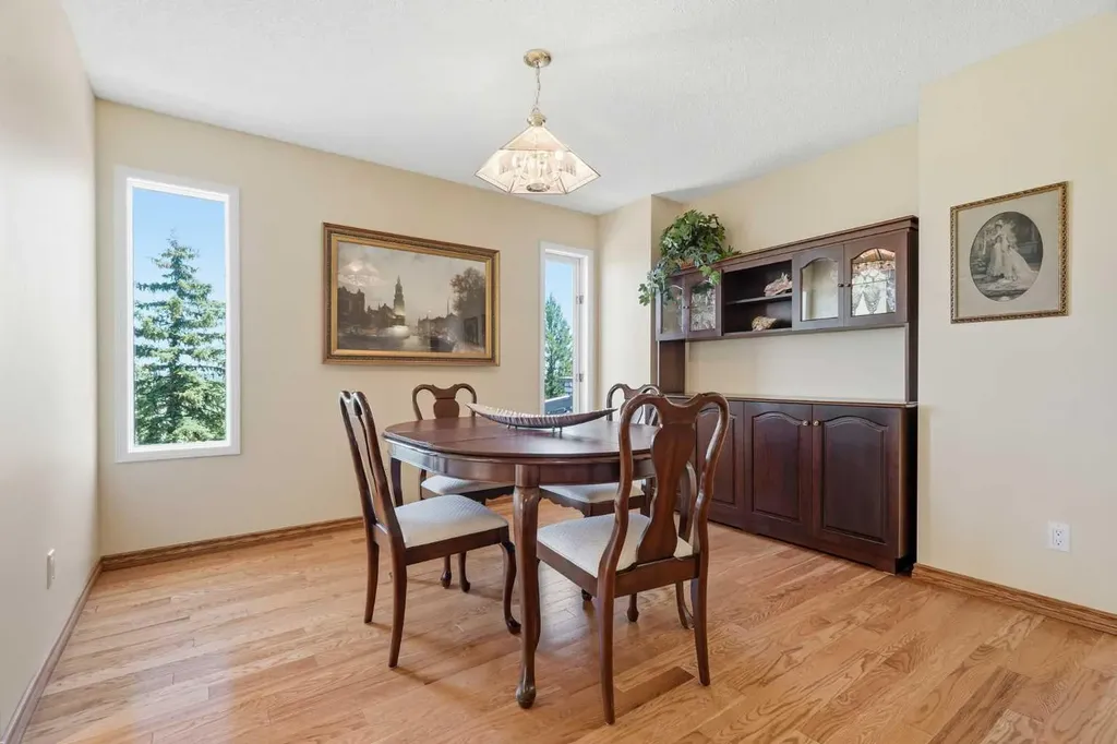 135 Shawnee Rise SW Calgary AB T2Y 2S3