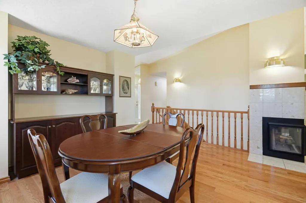 135 Shawnee Rise SW Calgary AB T2Y 2S3