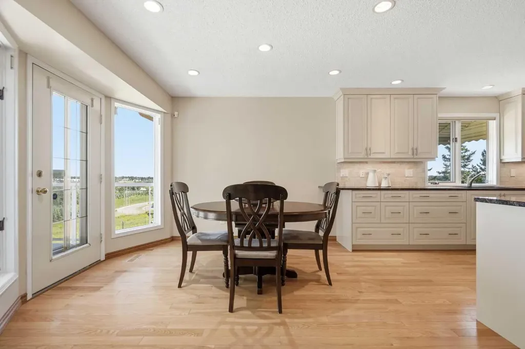 135 Shawnee Rise SW Calgary AB T2Y 2S3