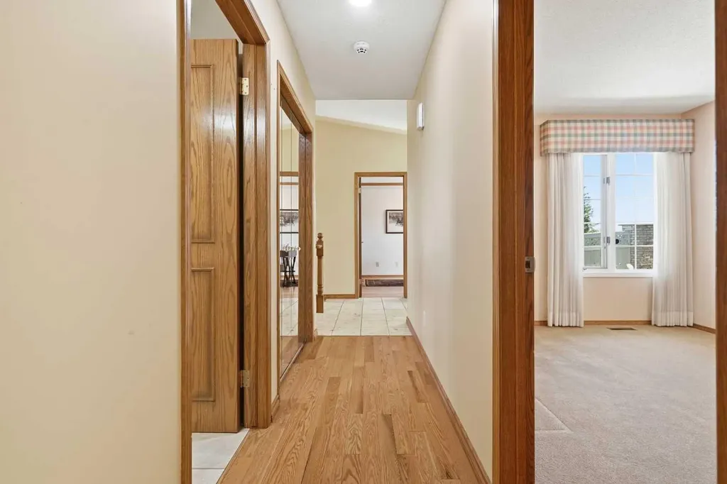 135 Shawnee Rise SW Calgary AB T2Y 2S3