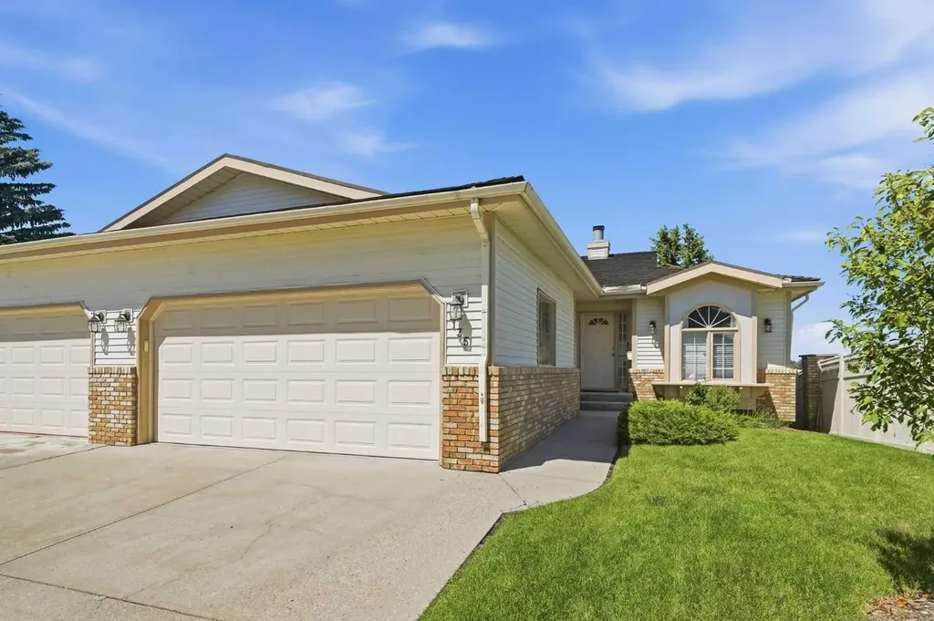 135 Shawnee Rise SW Calgary AB T2Y 2S3