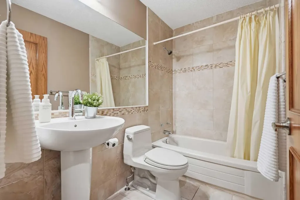 135 Shawnee Rise SW Calgary AB T2Y 2S3