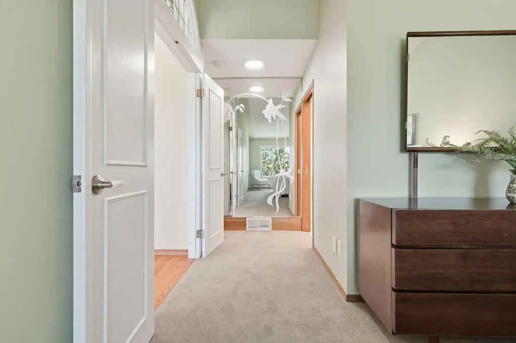 135 Shawnee Rise SW Calgary AB T2Y 2S3