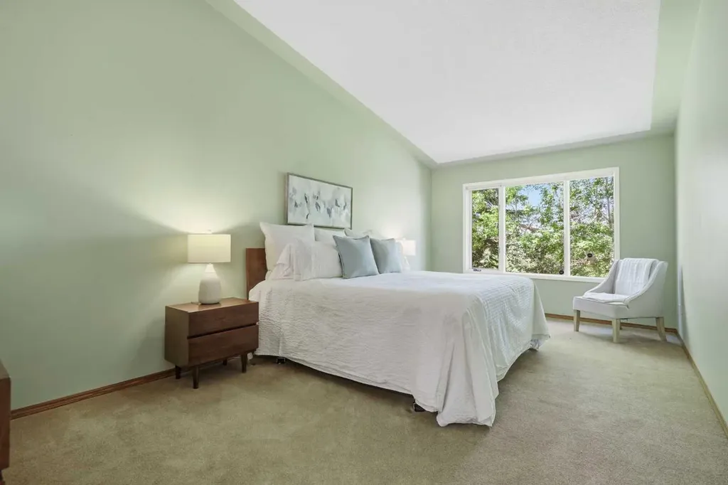 135 Shawnee Rise SW Calgary AB T2Y 2S3