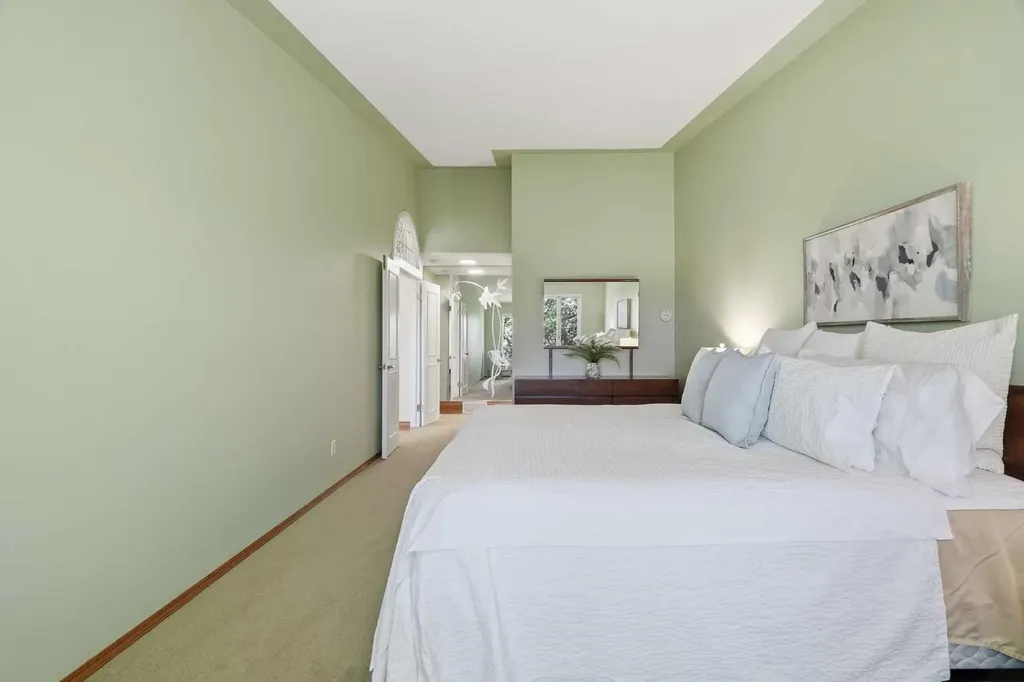 135 Shawnee Rise SW Calgary AB T2Y 2S3