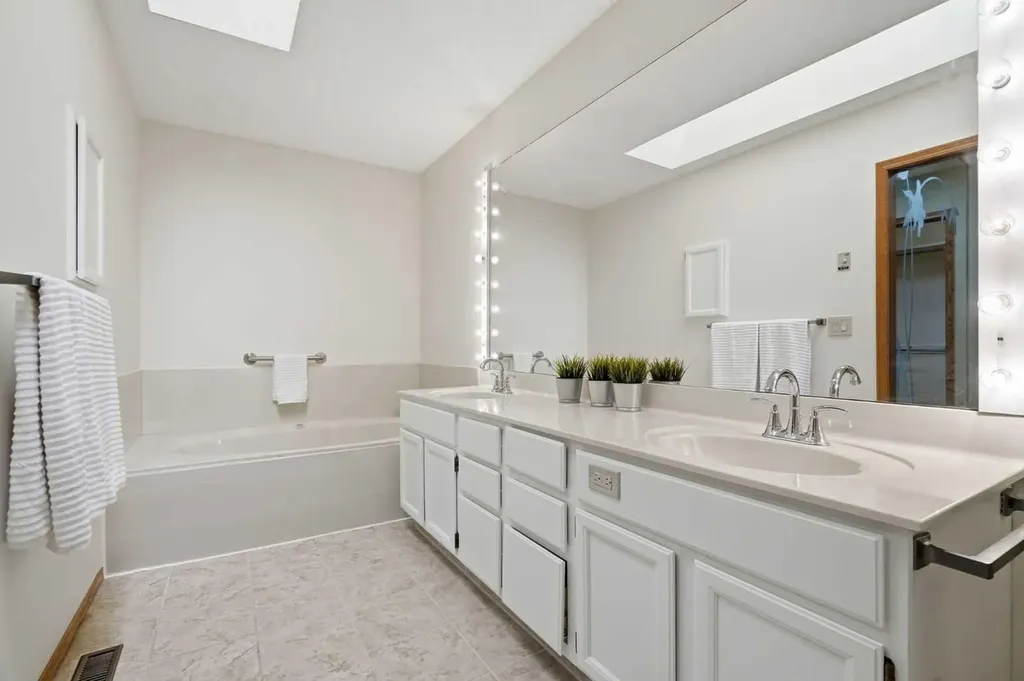 135 Shawnee Rise SW Calgary AB T2Y 2S3