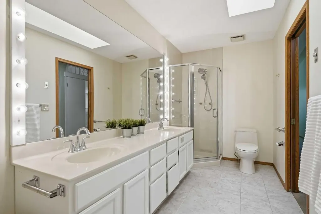 135 Shawnee Rise SW Calgary AB T2Y 2S3