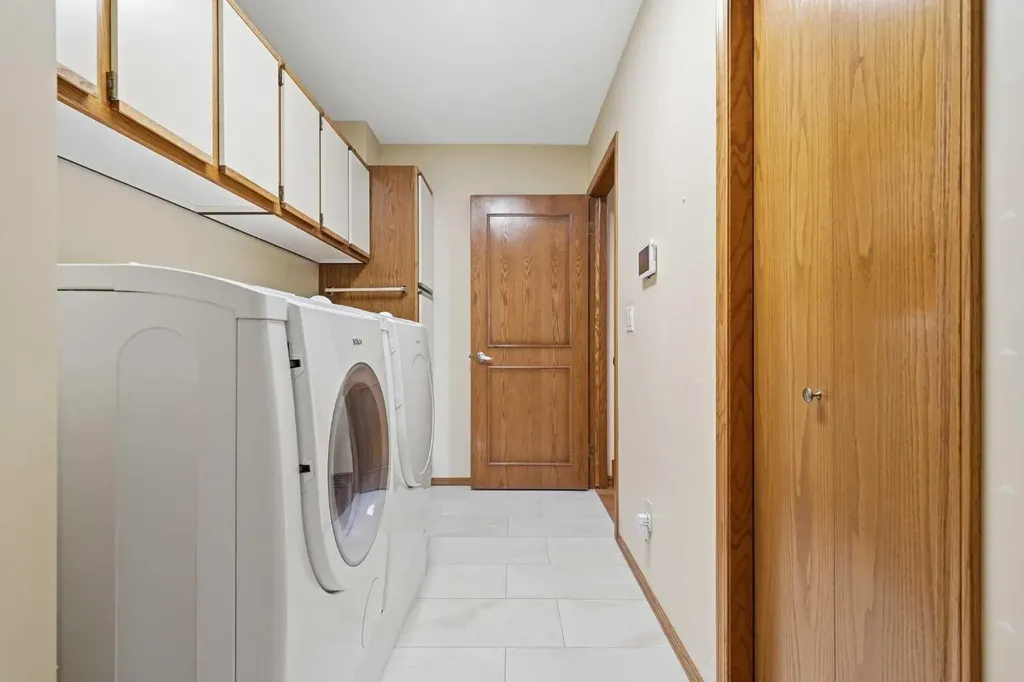 135 Shawnee Rise SW Calgary AB T2Y 2S3