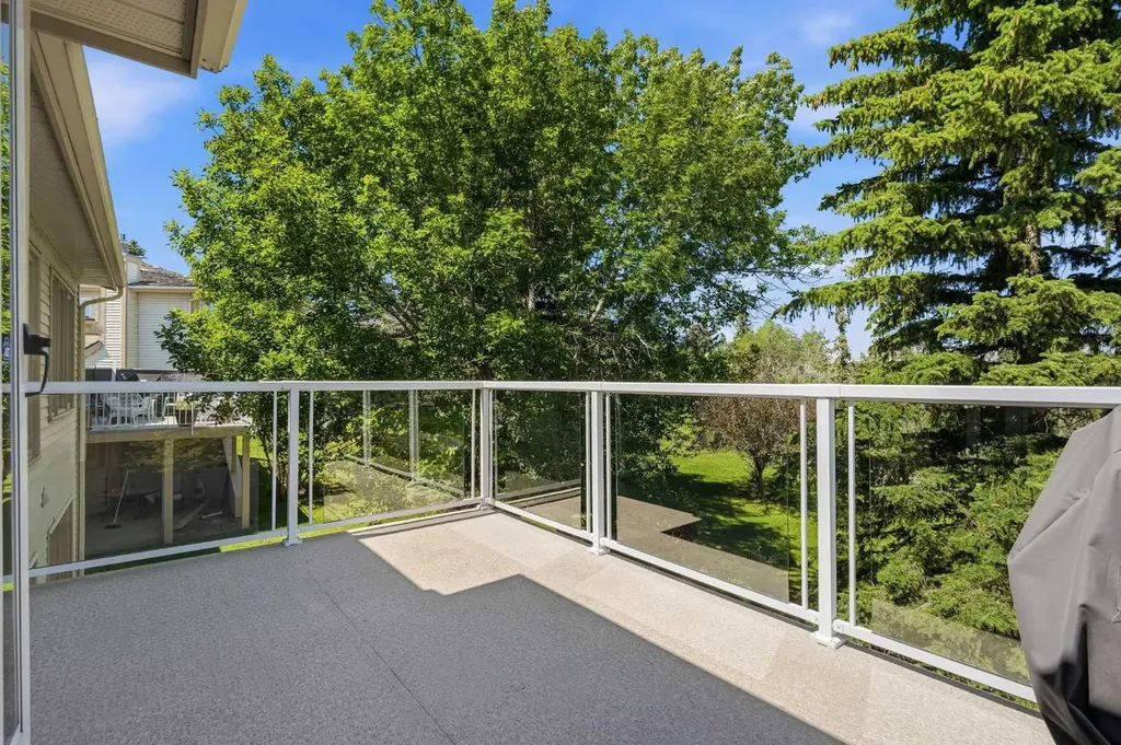 135 Shawnee Rise SW Calgary AB T2Y 2S3