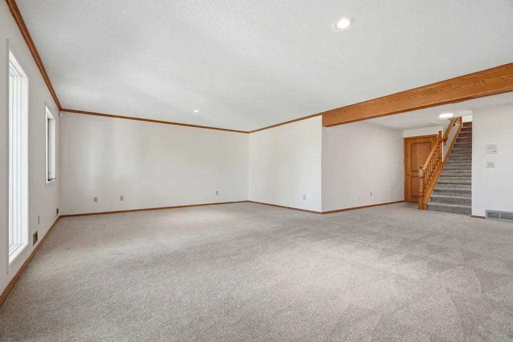 135 Shawnee Rise SW Calgary AB T2Y 2S3