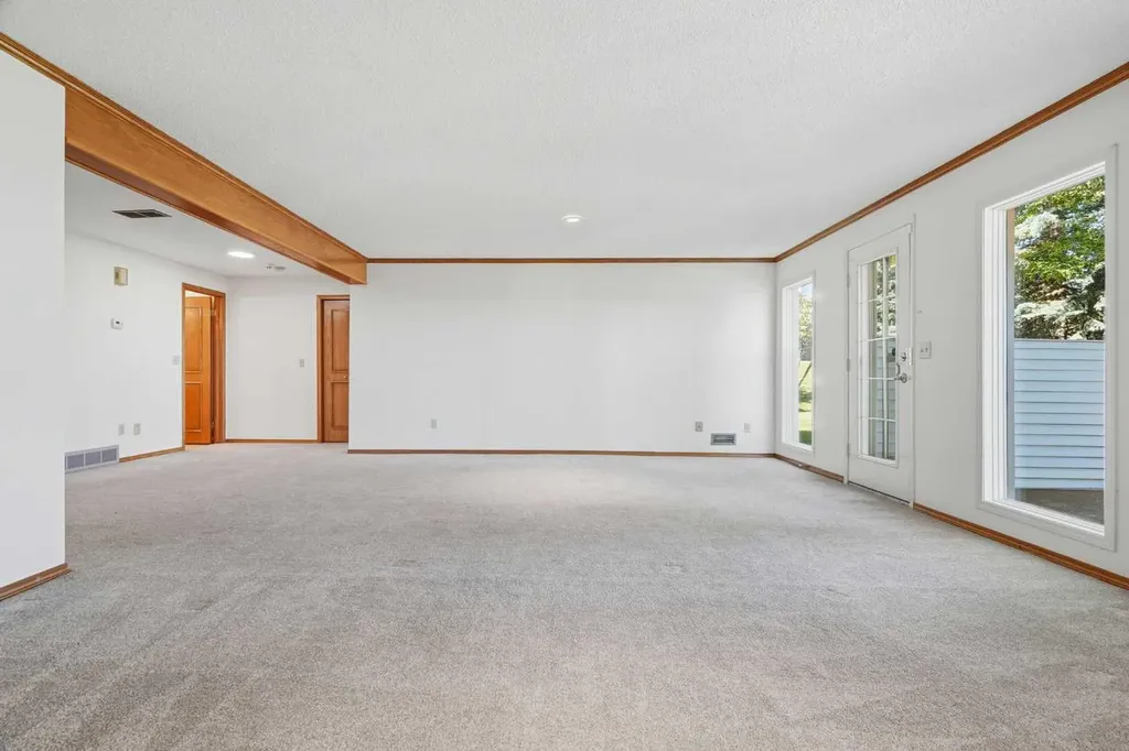 135 Shawnee Rise SW Calgary AB T2Y 2S3