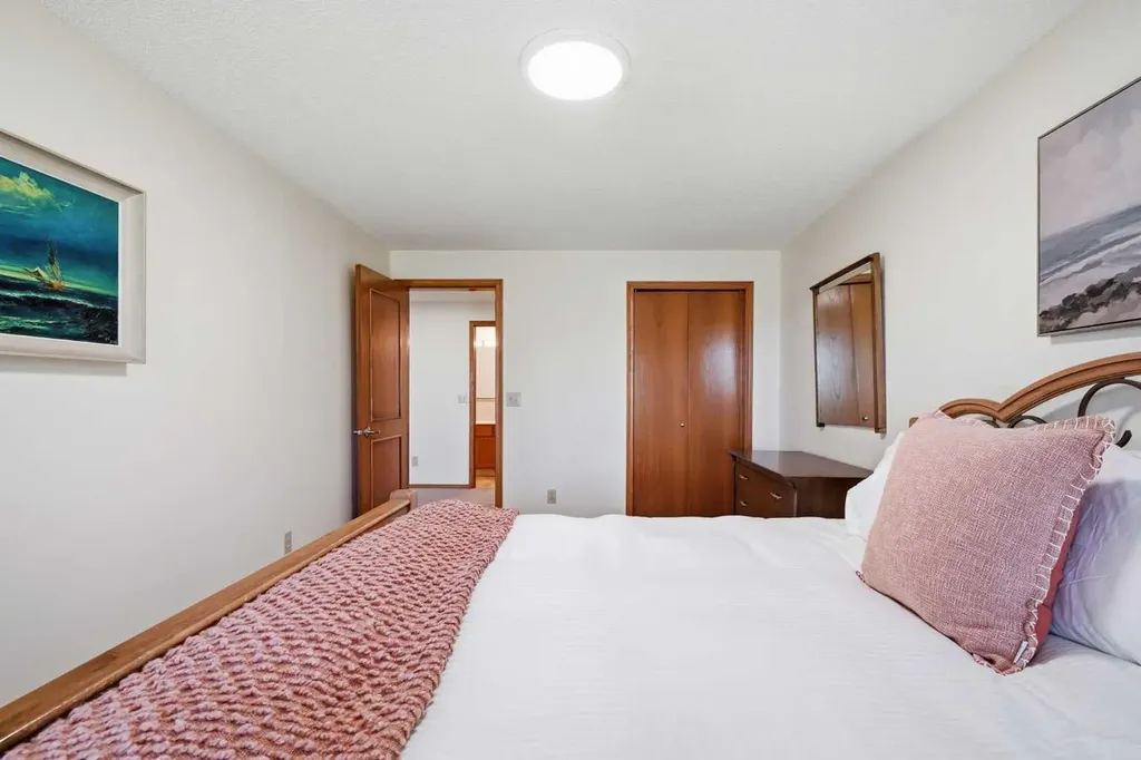 135 Shawnee Rise SW Calgary AB T2Y 2S3