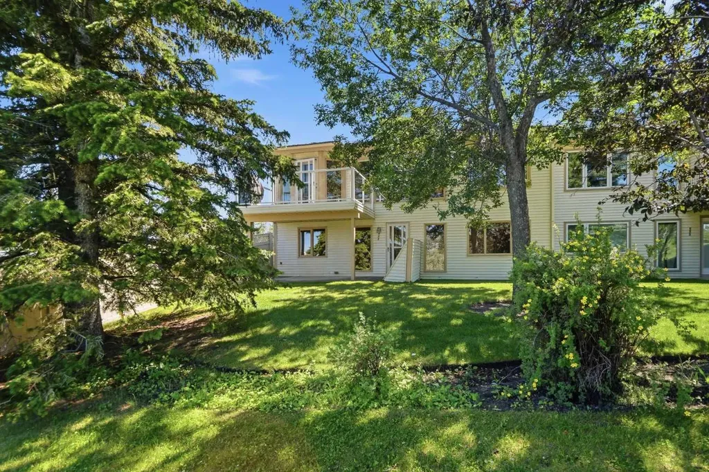 135 Shawnee Rise SW Calgary AB T2Y 2S3