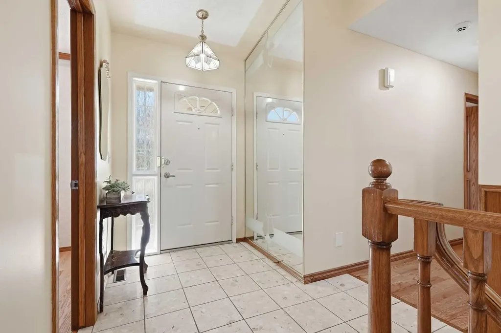 135 Shawnee Rise SW Calgary AB T2Y 2S3