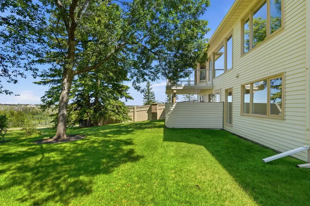 135 Shawnee Rise SW Calgary AB T2Y 2S3