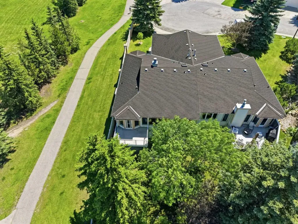 135 Shawnee Rise SW Calgary AB T2Y 2S3