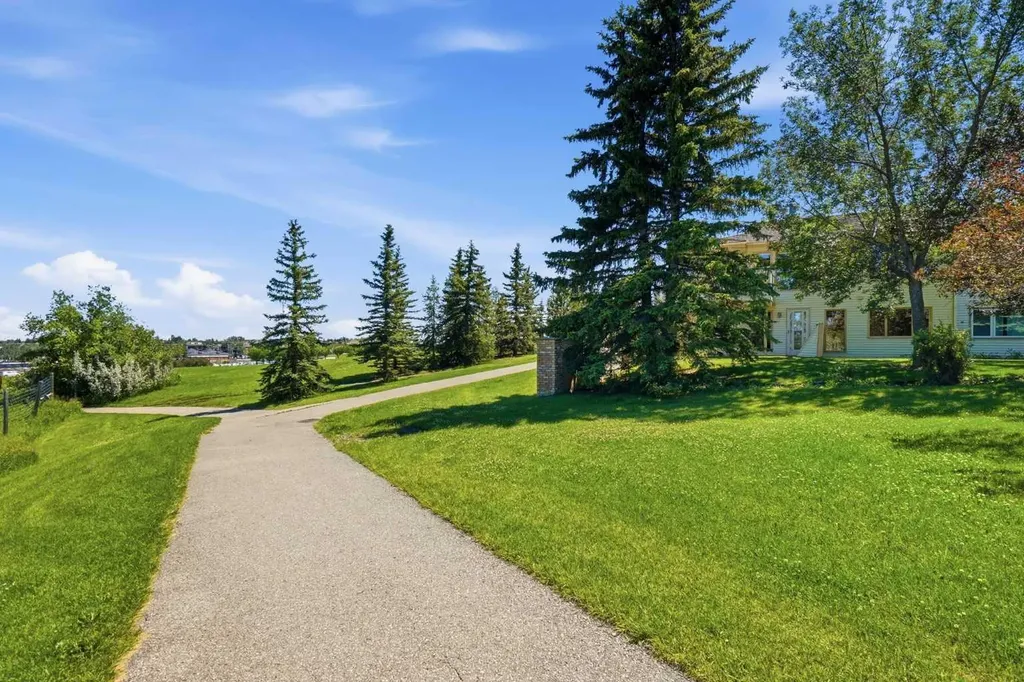 135 Shawnee Rise SW Calgary AB T2Y 2S3