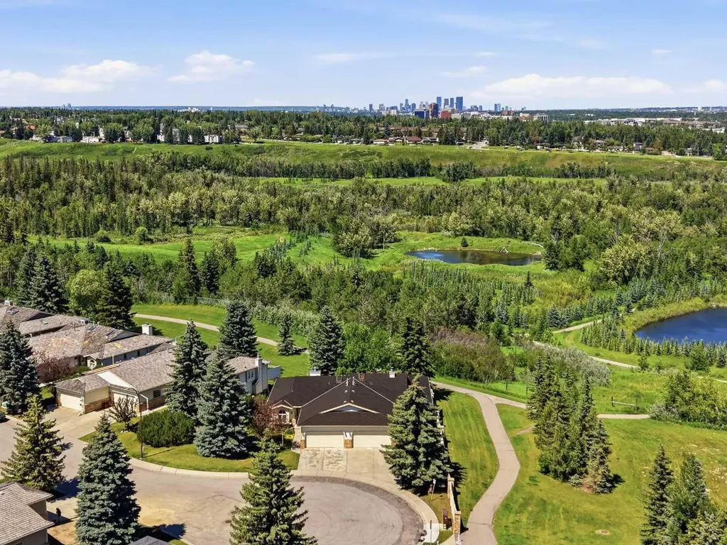 135 Shawnee Rise SW Calgary AB T2Y 2S3