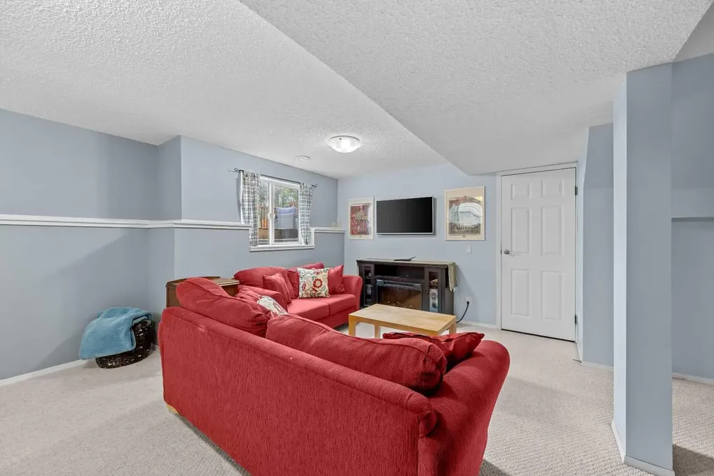 109 Hidden Valley Grove NW Calgary AB T3A 5W8