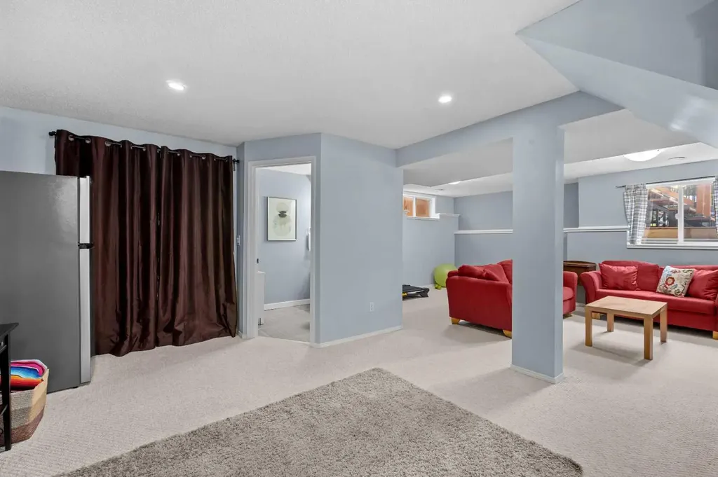 109 Hidden Valley Grove NW Calgary AB T3A 5W8