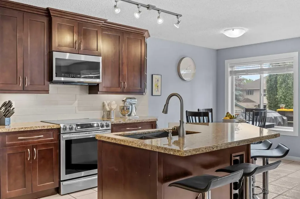 109 Hidden Valley Grove NW Calgary AB T3A 5W8