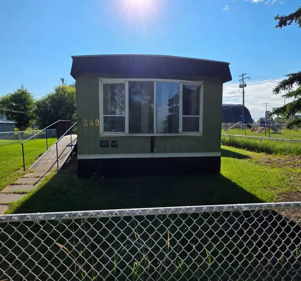 5249 51 Street Mayerthorpe AB T0E 1N0