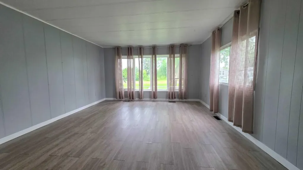 5249 51 Street Mayerthorpe AB T0E 1N0