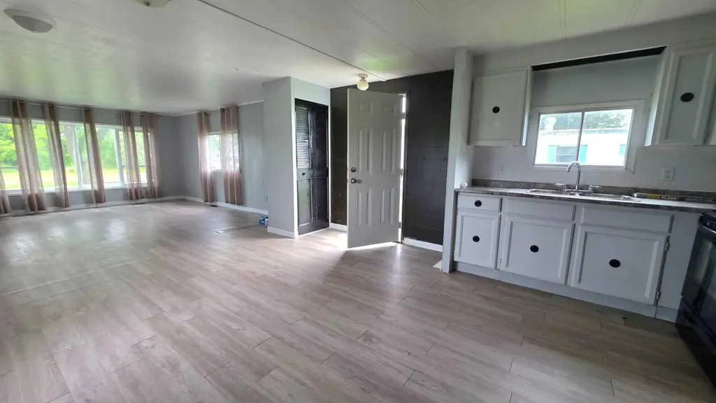 5249 51 Street Mayerthorpe AB T0E 1N0