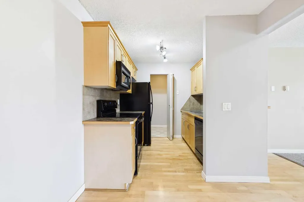 13045 6 Street SW Calgary AB T2W 5H1