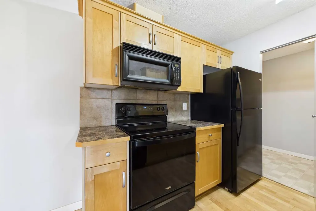 13045 6 Street SW Calgary AB T2W 5H1