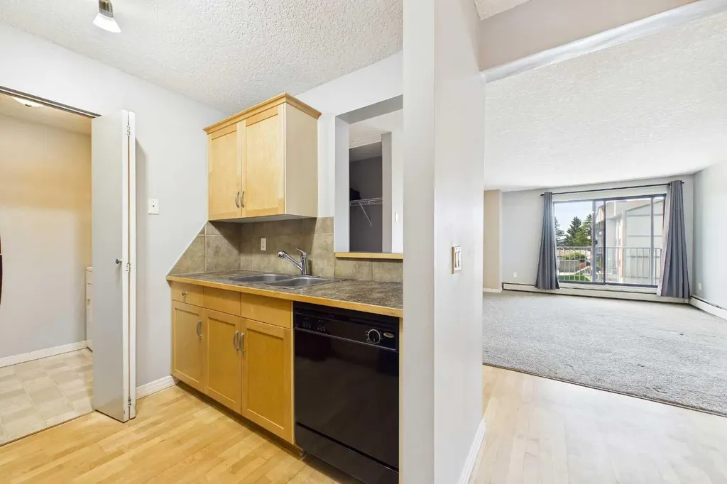13045 6 Street SW Calgary AB T2W 5H1