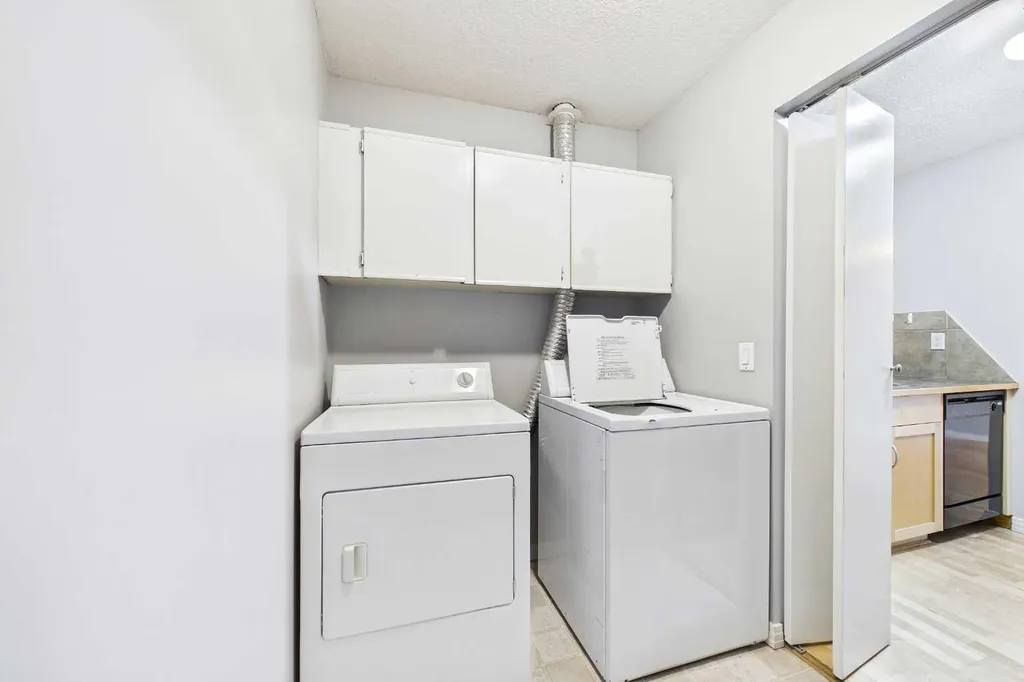 13045 6 Street SW Calgary AB T2W 5H1