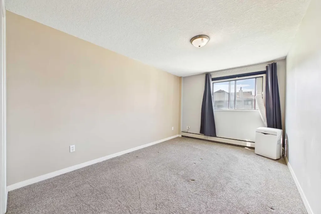 13045 6 Street SW Calgary AB T2W 5H1
