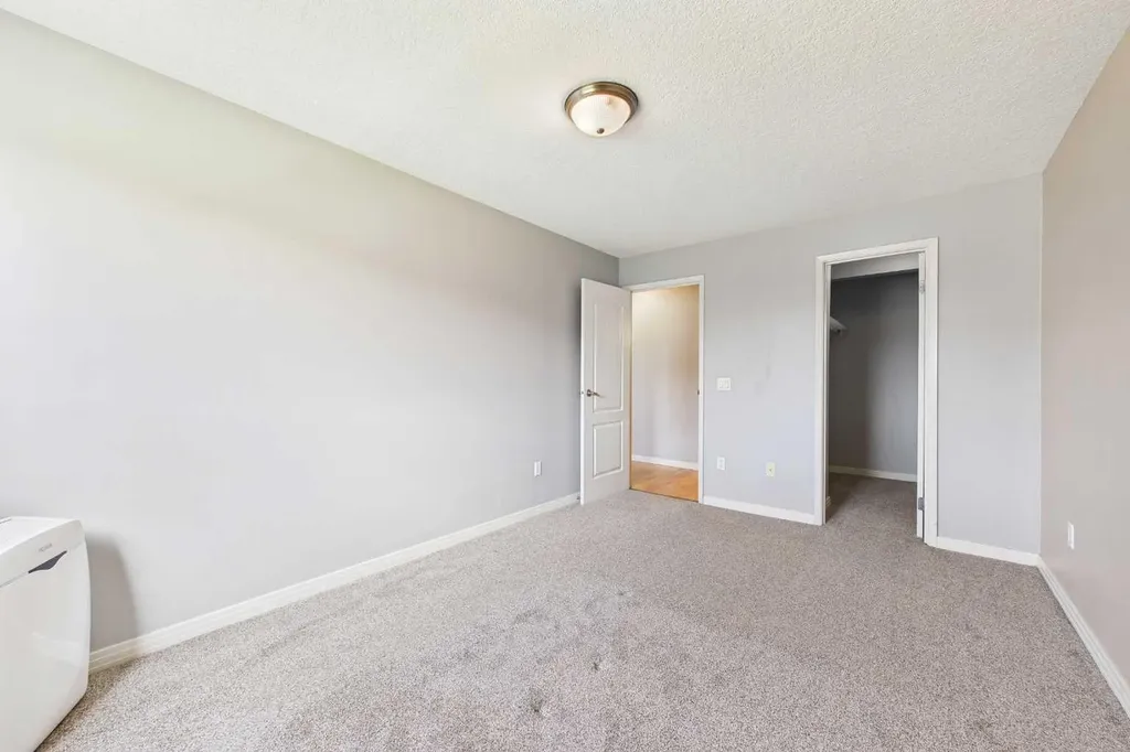 13045 6 Street SW Calgary AB T2W 5H1