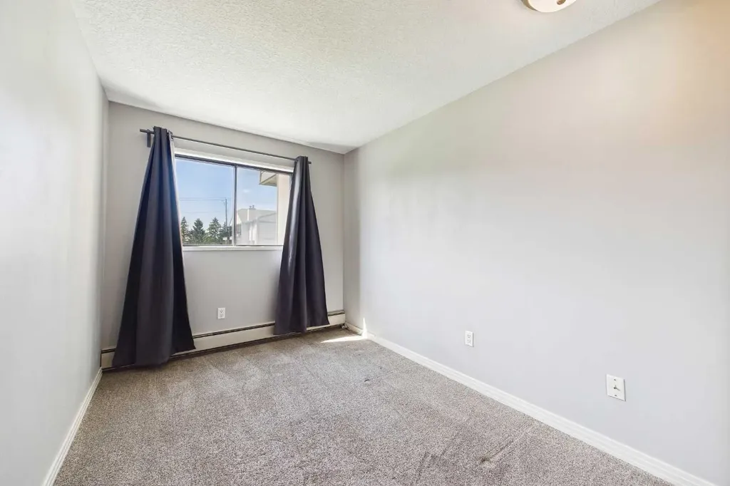 13045 6 Street SW Calgary AB T2W 5H1