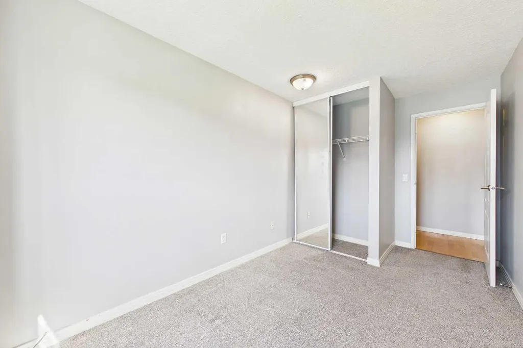 13045 6 Street SW Calgary AB T2W 5H1