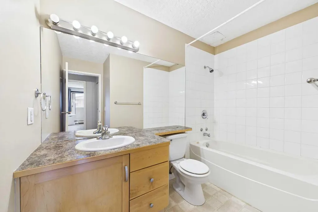 13045 6 Street SW Calgary AB T2W 5H1