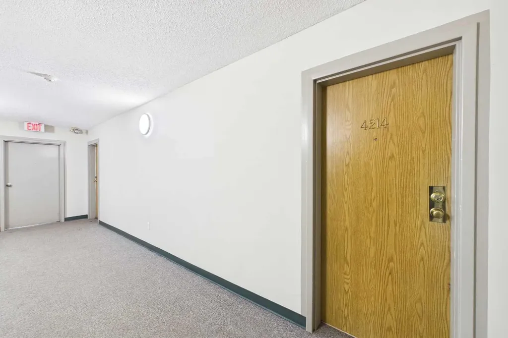 13045 6 Street SW Calgary AB T2W 5H1