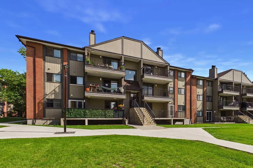 13045 6 Street SW Calgary AB T2W 5H1